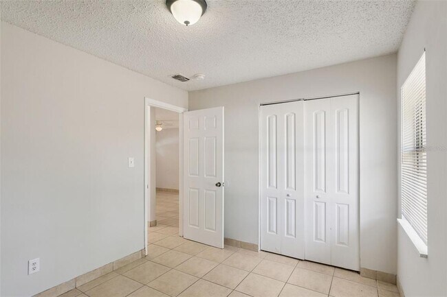 Building Photo - 2853 S Sanford Ave