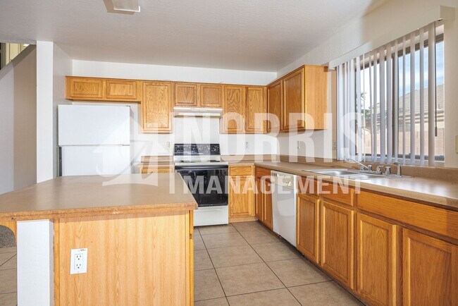 Building Photo - 1632 E Cardinal Dr