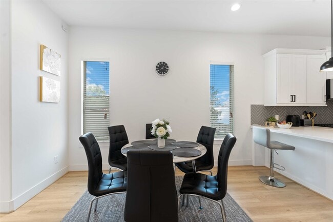 Building Photo - 2341 Eagle St