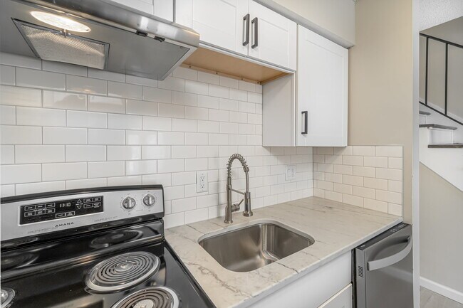 Building Photo - 1241 33rd St