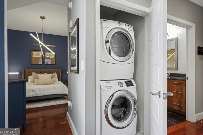 Building Photo - 1080 Peachtree St NE