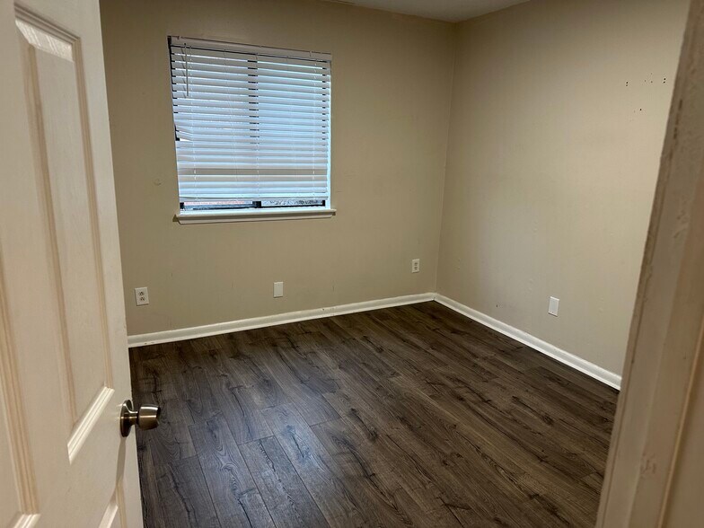Building Photo - 3156 Heathstead Pl