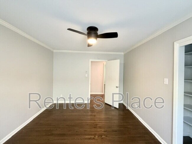 Building Photo - 1528 1/2 S Saint Louis Ave.