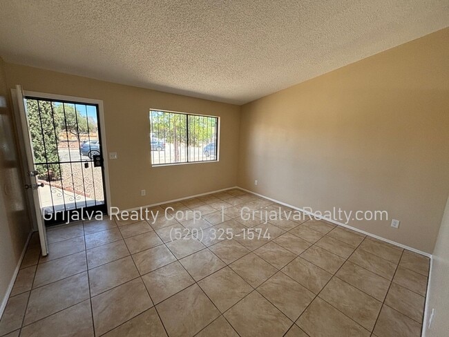 Building Photo - 3 Bedroom, 2 Bath Midvale House for Rent  (Valencia/Midvale)