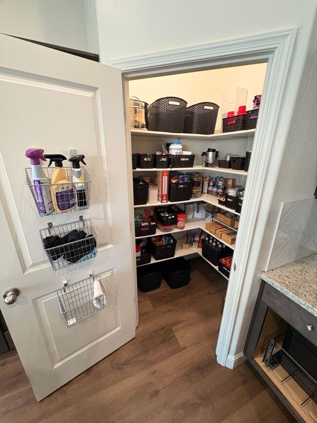 Building Photo - Beautiful 4 bedroom home for rent in Visalia, CA