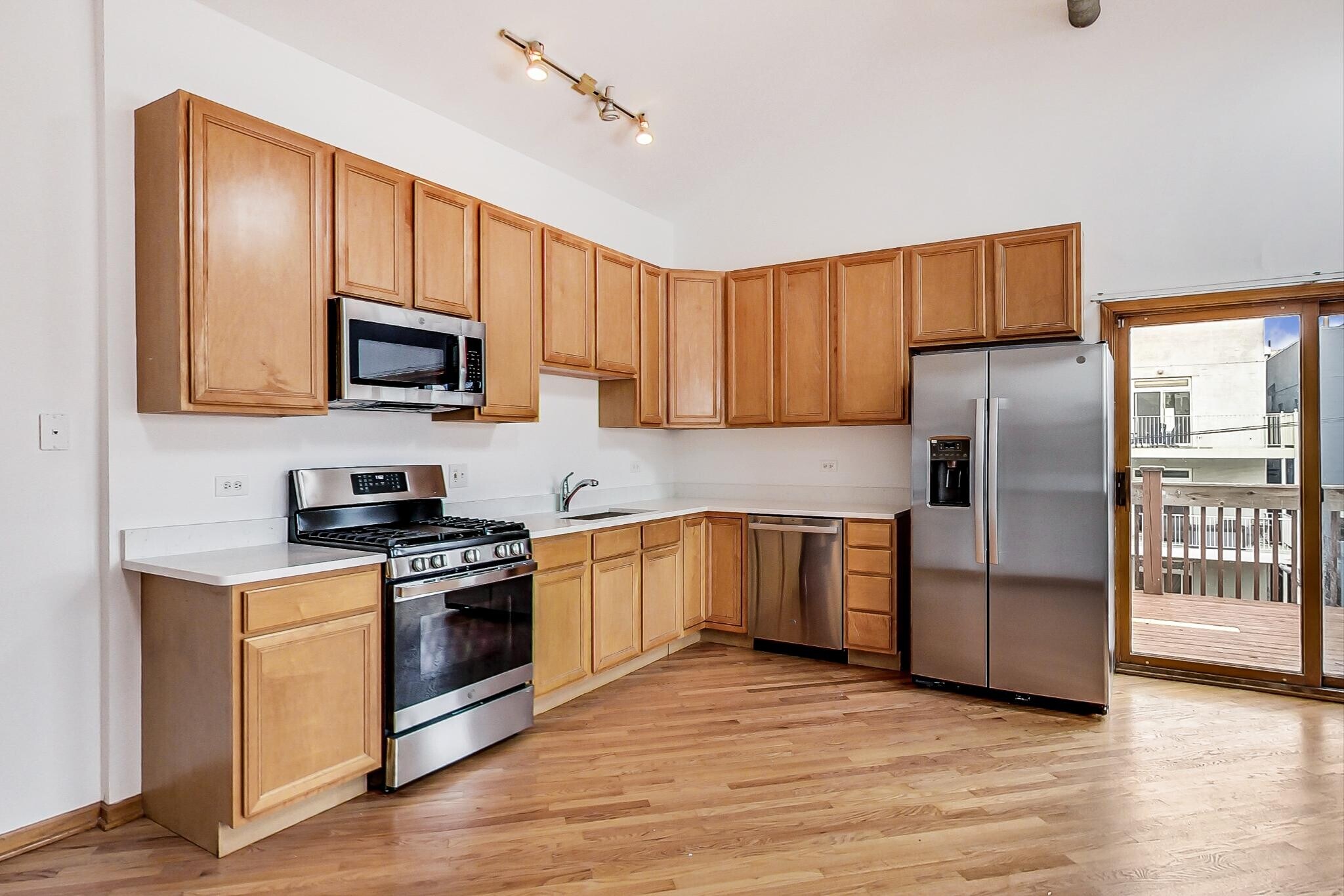 Building Photo - 1446 W Chicago Ave