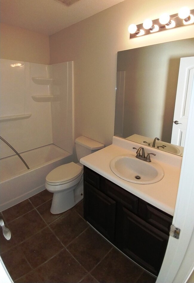 Building Photo - Available end of Julyl!! 4 Bedroom home in...