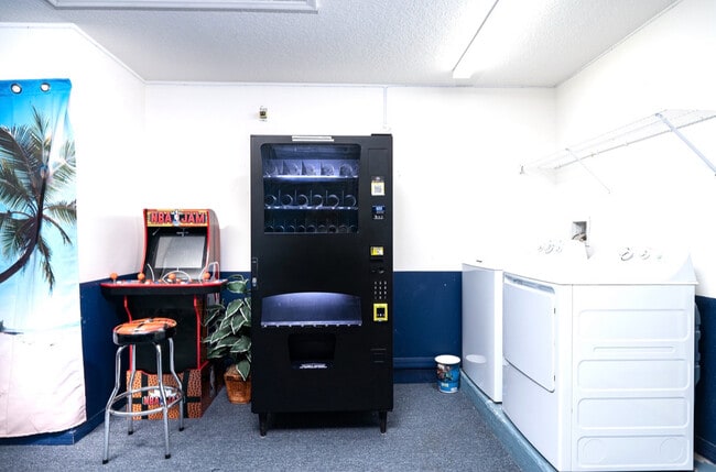 Building Photo - 2178 Royal Ridge Dr