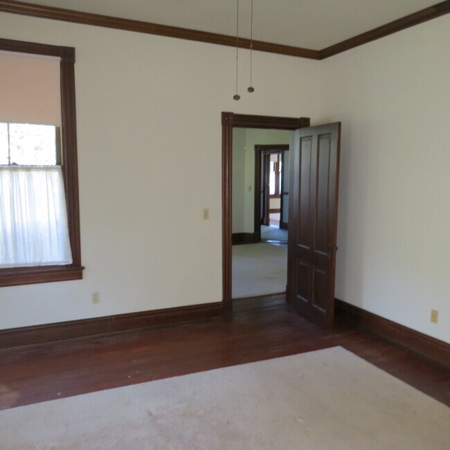 Building Photo - 711 Union St