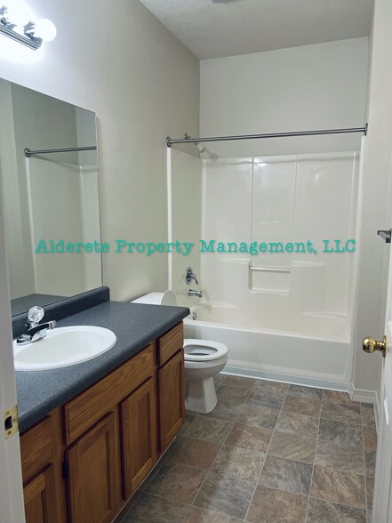 Building Photo - 4257 Sabana Loop SE