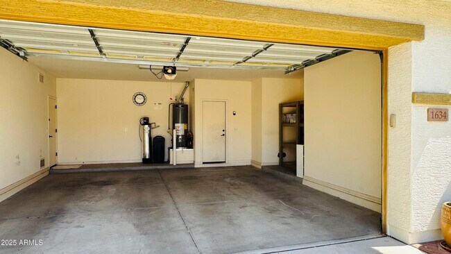 Building Photo - 1634 W Pelican Ct