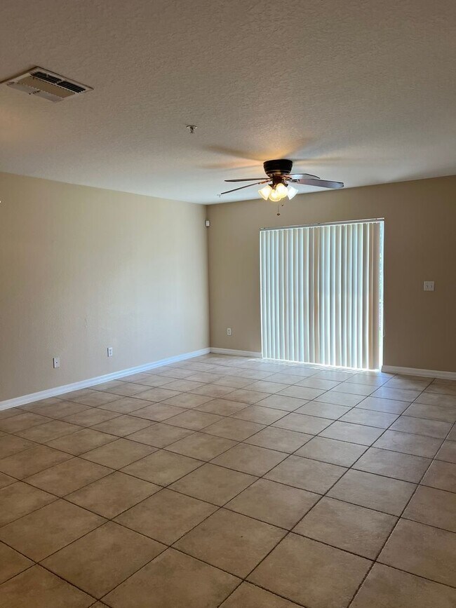 Building Photo - Gated 3/2.5 Townhouse with Garage in Altam...