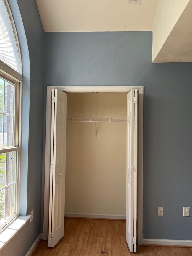 Building Photo - Charming 3-Bedroom Ranch in Quiet NE Roanoke Neighborhood