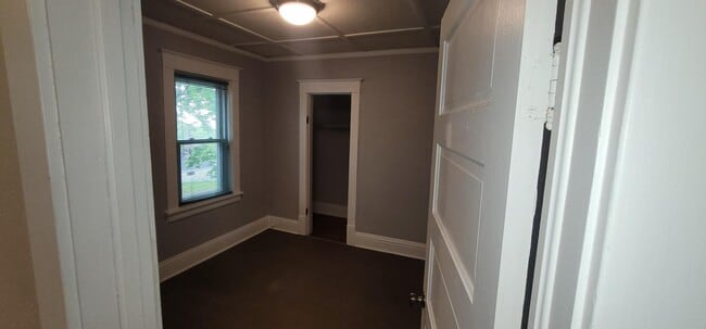 Building Photo - 725 N 9th Ave E