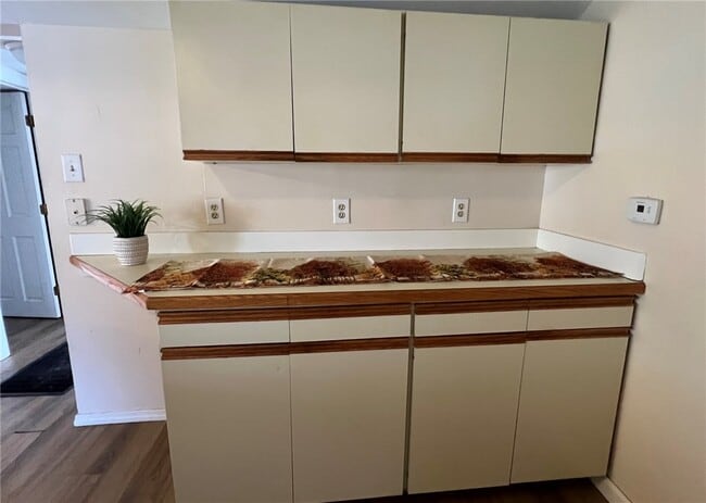 Building Photo - 404 Perry St