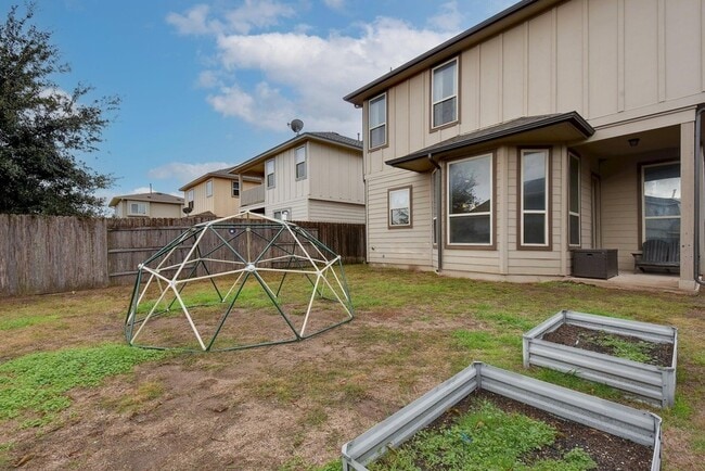 Building Photo - 5321 Daimler Dr