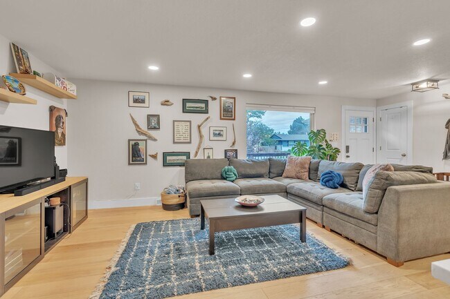 Building Photo - 4 Bedroom Home with Finished Basement, Chef’s Kitchen & Large Yard in Hampden Heights