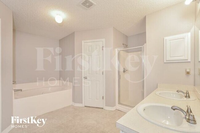 Building Photo - 20 Bickwick Ln