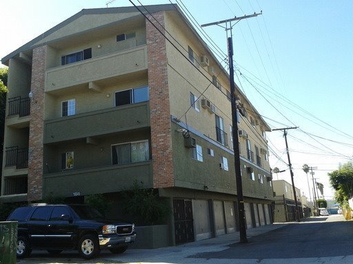 Building Photo - 16046 Wyandotte St