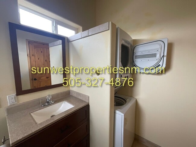 Building Photo - 1 Bedroom, 1 Bath Home in the Country