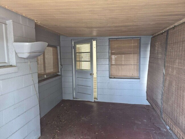 Building Photo - 2-Bed Home in Holiday, FL"