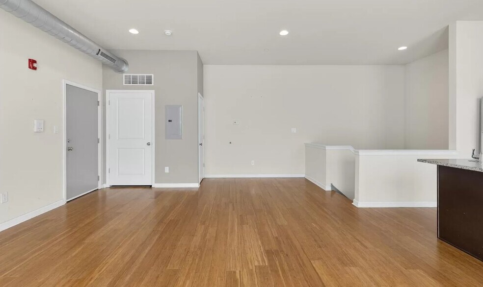Building Photo - 2418 Frankford Ave