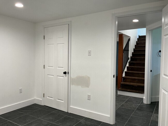Building Photo - 53 E Canal Rd