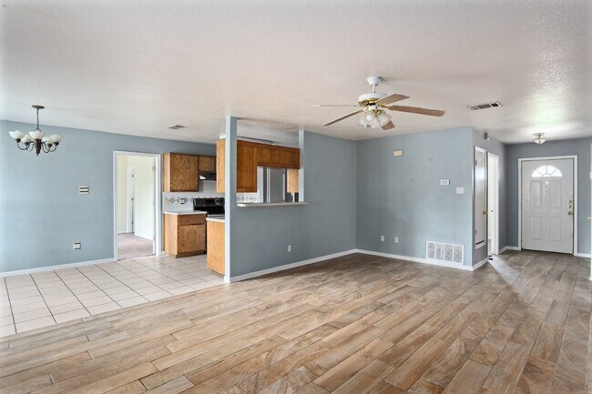 Building Photo - 4501 Embers Dr