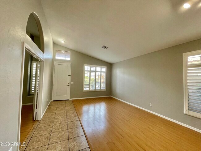 Building Photo - 4939 W Erie St