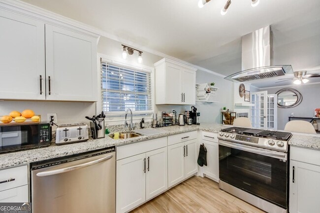 Building Photo - 6903 Doncaster Rd