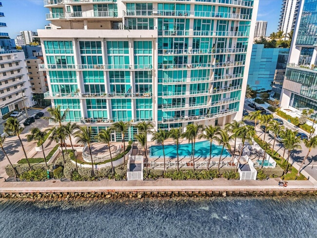 Building Photo - 665 NE 25th St