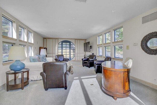 Building Photo - 319 Tappan Terrace