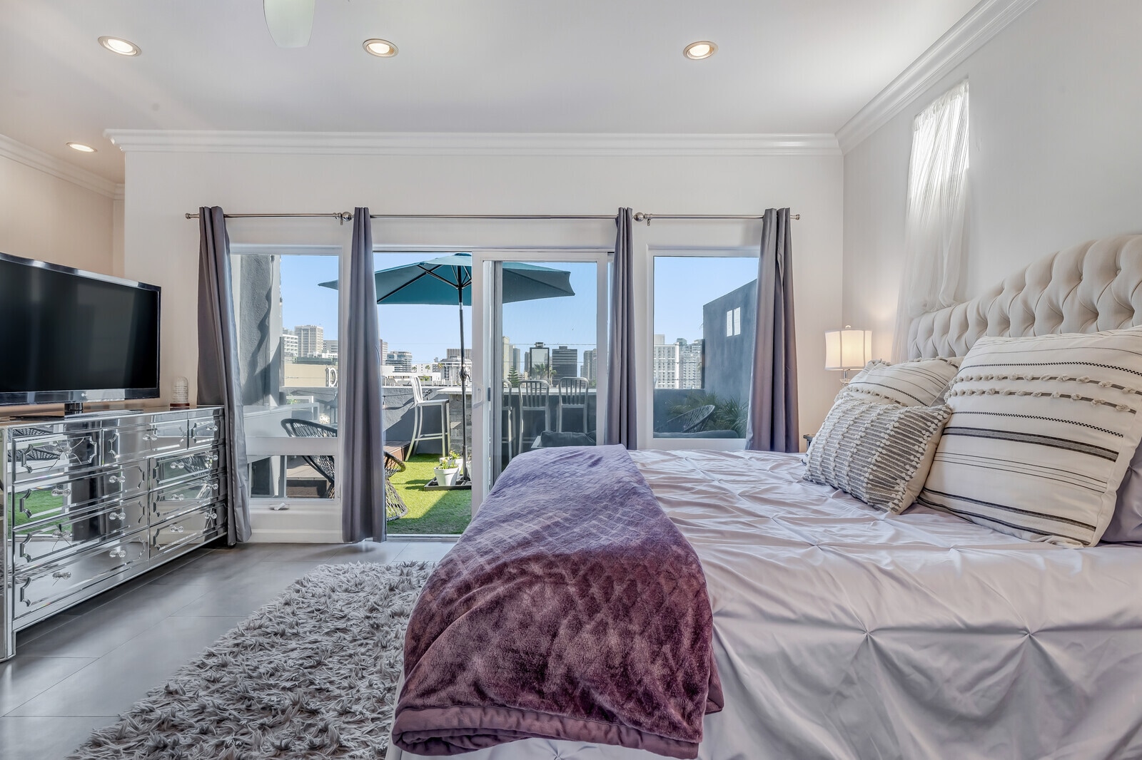 Building Photo - 145 W Hawthorn St