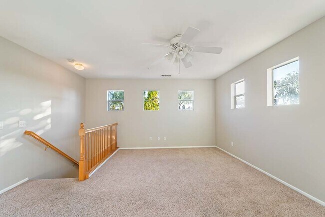 Building Photo - Gorgeous Town Home- Gated community- Pool