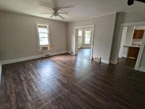 Building Photo - Ward 42 - 7th Ave Duplex