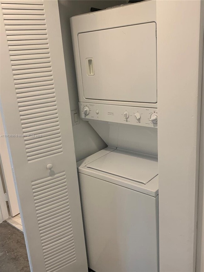 Building Photo - 133 NE 2nd Ave