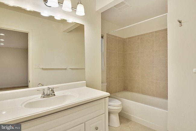 Building Photo - 10121 Donegal Ct