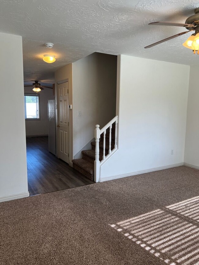 Building Photo - 2 bed 1.5 bath unit in the Meadows