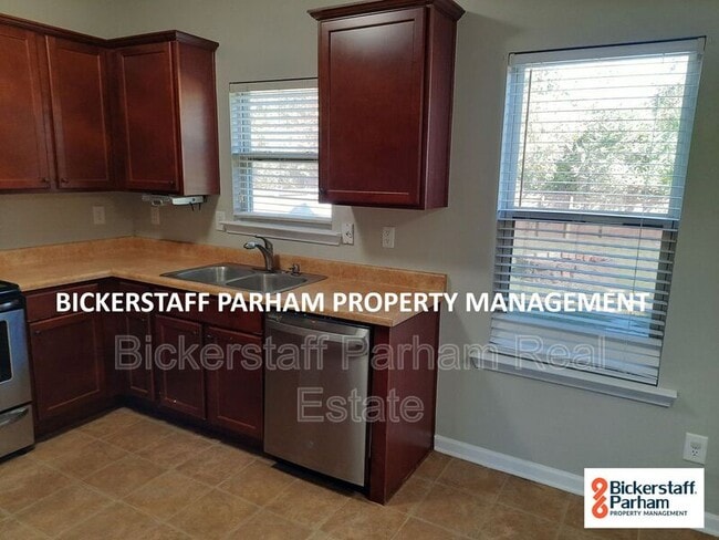 Building Photo - 15 Churchhill Dr