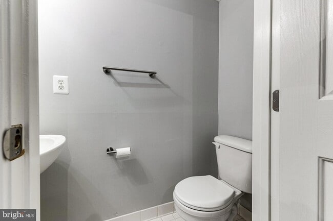 Building Photo - 953 Harrison Cir