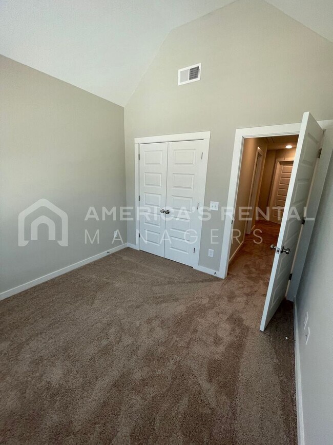 Building Photo - 298 Shiloh Creek Dr