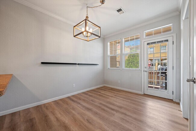 Building Photo - Comfortable Broomfield Townhome Close to Shopping & Trails