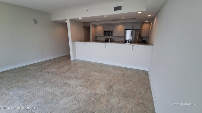 Building Photo - 1805 Riverside Dr