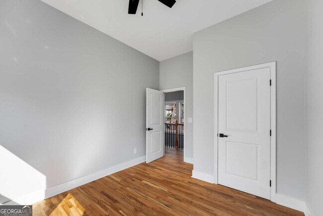 Building Photo - 2150 Essex Ave SW
