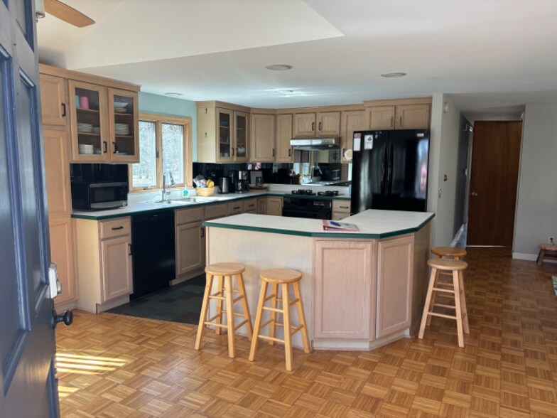 Building Photo - 56 Captain Thomas Rd