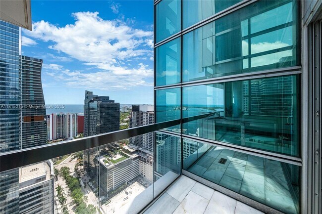 Building Photo - 1395 Brickell Ave