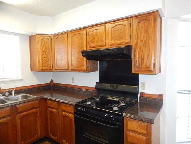 Building Photo - 1613 Bobby Lee Dr