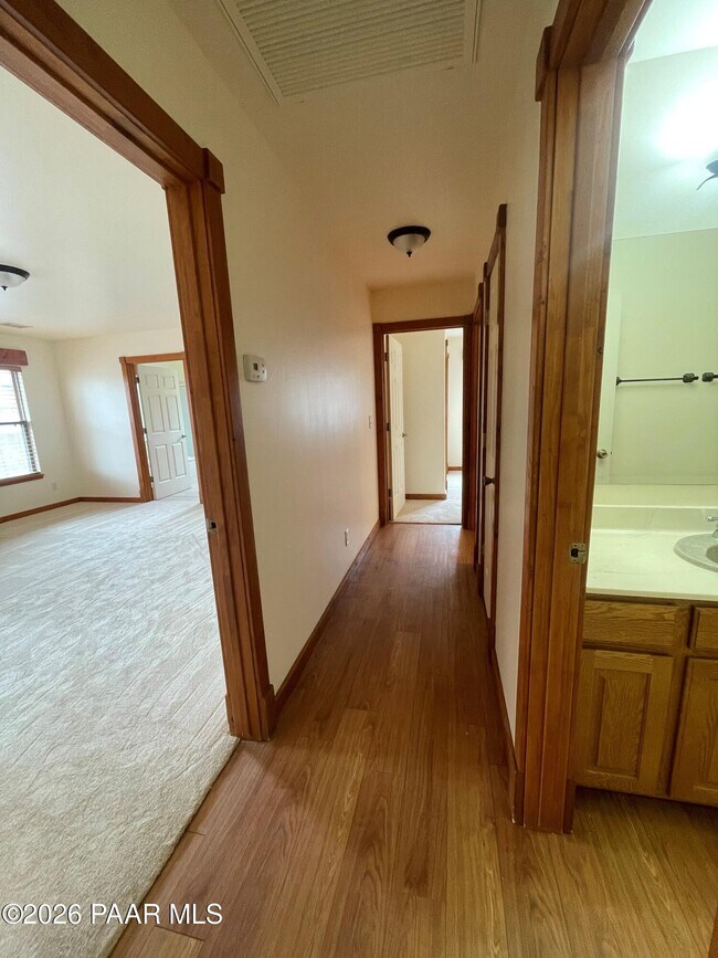 Building Photo - 2575 Solar View Dr