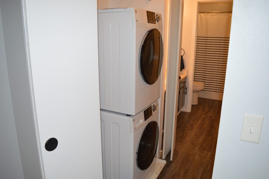 Building Photo - 5333 Brody Dr