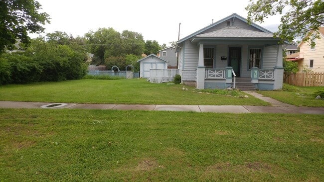 Building Photo - Two Bedroom Home in the Rose Park Neighbor...